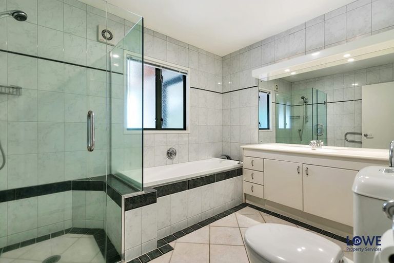 Photo of property in 1a Bournemouth Terrace, Murrays Bay, Auckland, 0630