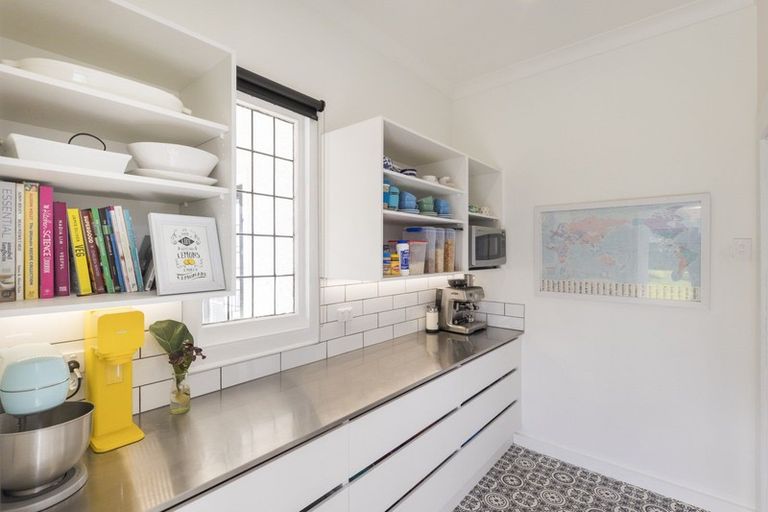 Photo of property in 15 Chaytor Street, West End, Palmerston North, 4410