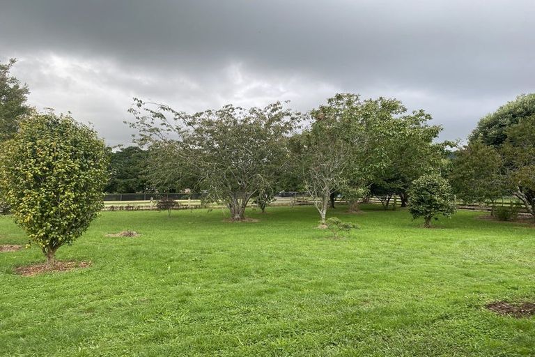 Photo of property in 378 Tararua Road, Levin, 5571