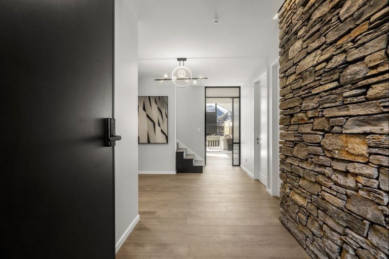 Photo of property in 9b Caernarvon Street, Arrowtown, 9302