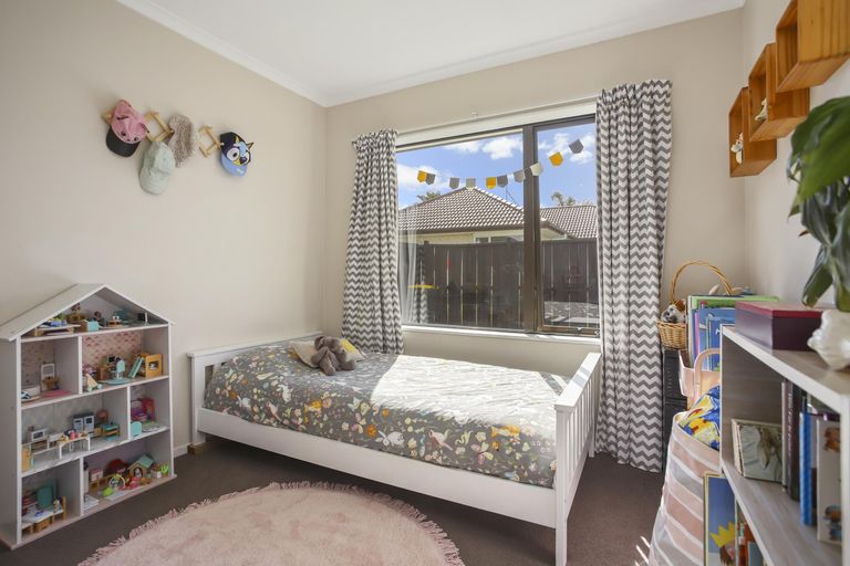 Photo of property in 16 Stellata Court, Randwick Park, Auckland, 2105