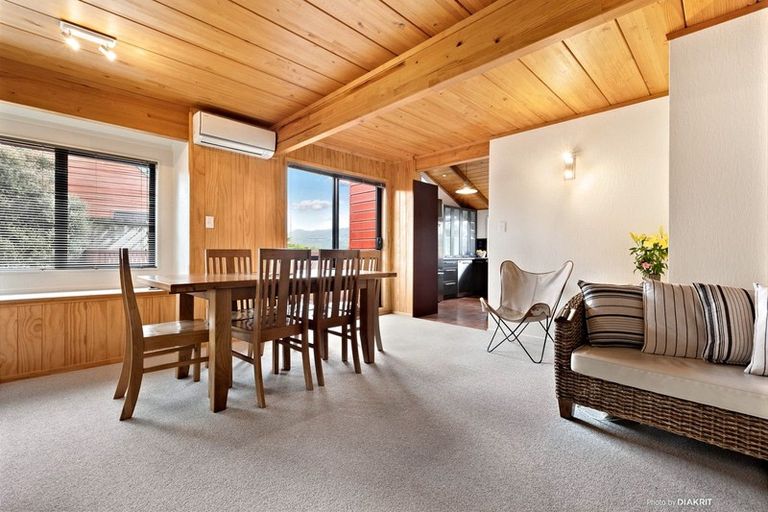 Photo of property in 8 Burbank Crescent, Churton Park, Wellington, 6037