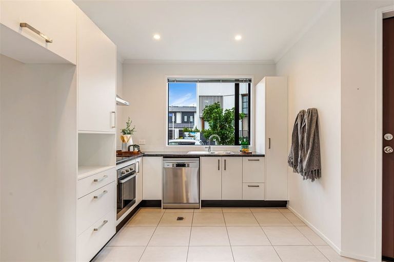 Photo of property in 10 Frank Gill Road, Hobsonville, Auckland, 0616
