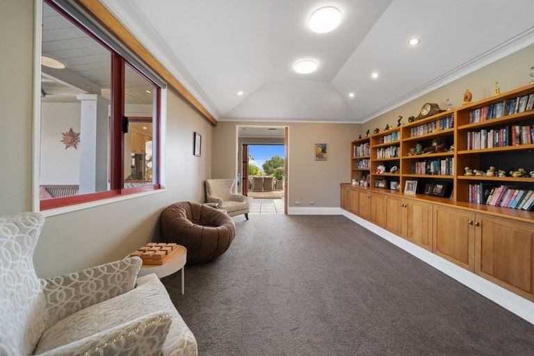 Photo of property in 15 Kaipara Road, Papakura, 2582