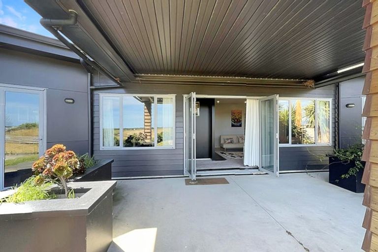 Photo of property in 191 Harakeke Road, Te Horo, Otaki, 5581