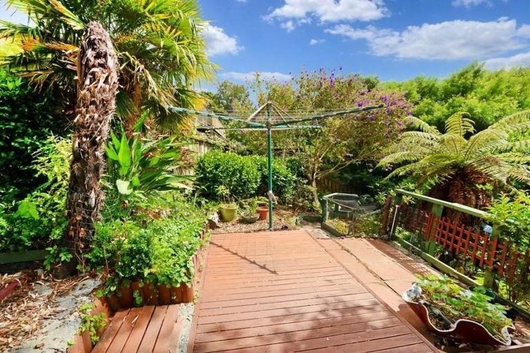 Photo of property in 1/20 Glen Vista Place, Bayview, Auckland, 0629