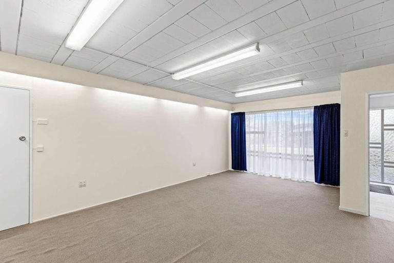 Photo of property in 60 Churchill Avenue, Hokowhitu, Palmerston North, 4410