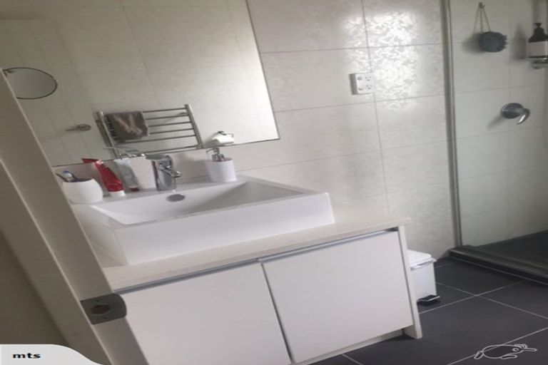 Photo of property in 20 Harrowglen Drive, Northcross, Auckland, 0632