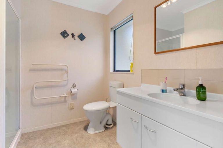 Photo of property in 5 Hoyte Place, Pukehangi, Rotorua, 3015