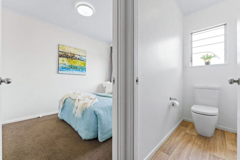 Photo of property in 1/307a Wairau Road, Totara Vale, Auckland, 0627