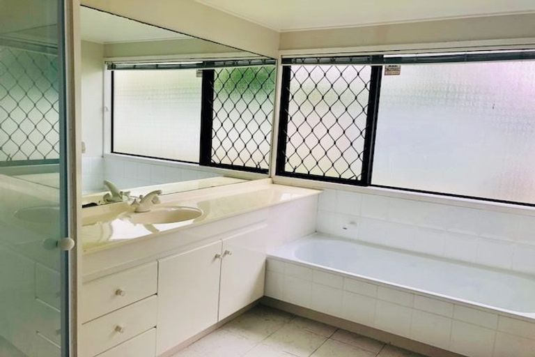 Photo of property in 20 Gillard Place, Eastern Beach, Auckland, 2012