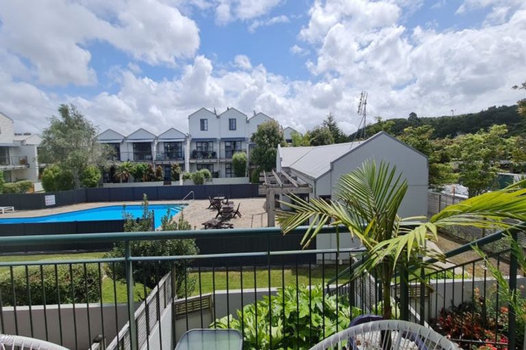 Photo of property in 2/5 Carolina Place, Albany, Auckland, 0632