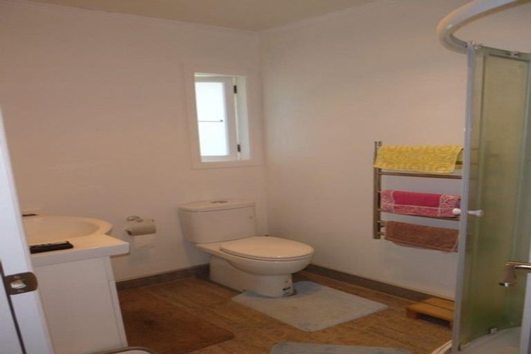 Photo of property in 16 Waione Avenue, Te Atatu Peninsula, Auckland, 0610