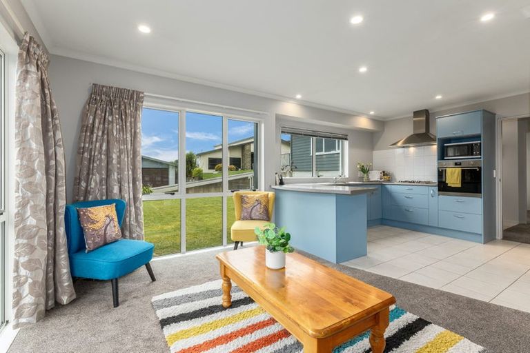 Photo of property in 31 Aspiring Terrace, Aotea, Porirua, 5024