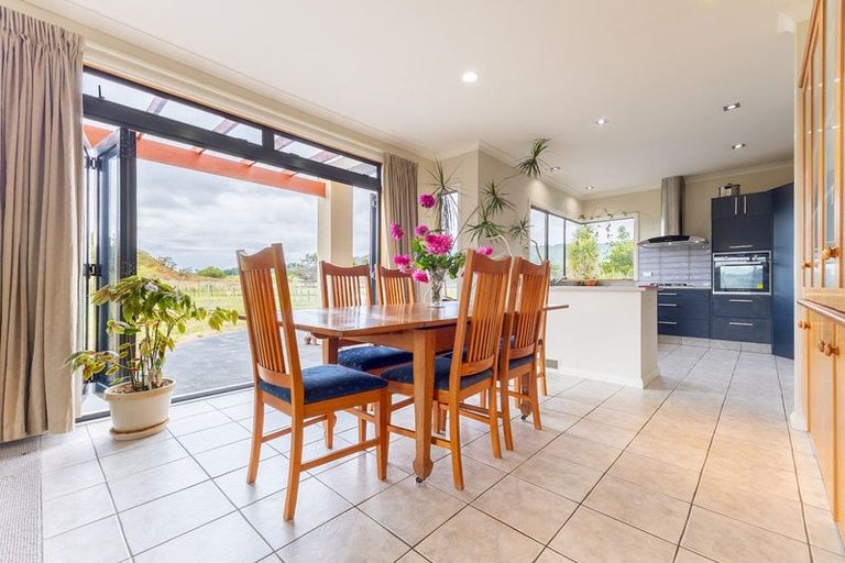 Photo of property in 114 Rutherford Drive, Waikanae Beach, Waikanae, 5036