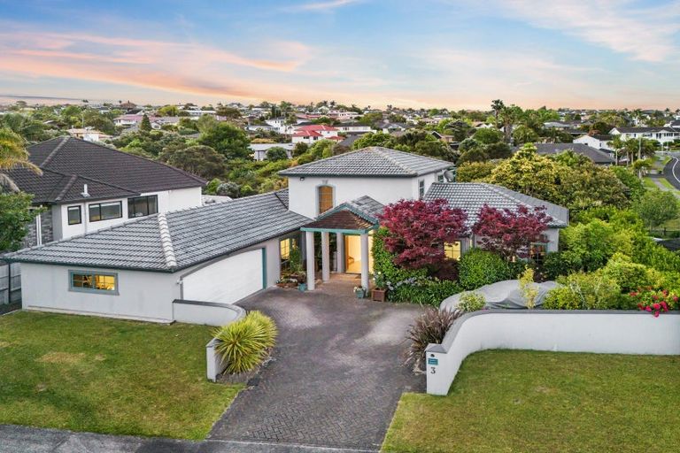 Photo of property in 3 Hobie Court, West Harbour, Auckland, 0618