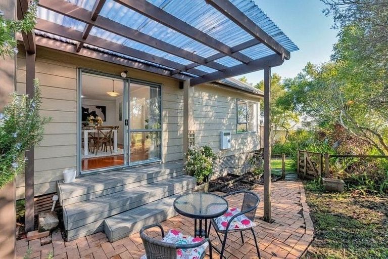 Photo of property in 215 Kaipara Road, Papakura, 2582