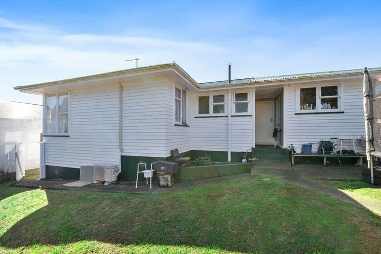 Photo of property in 12 Cornwall Crescent, Cannons Creek, Porirua, 5024