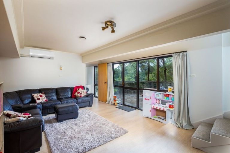 Photo of property in 20 Sequoia Grove, Merrilands, New Plymouth, 4312