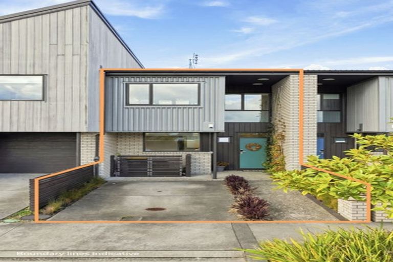 Photo of property in 37 Peihana Road, Hobsonville, Auckland, 0616