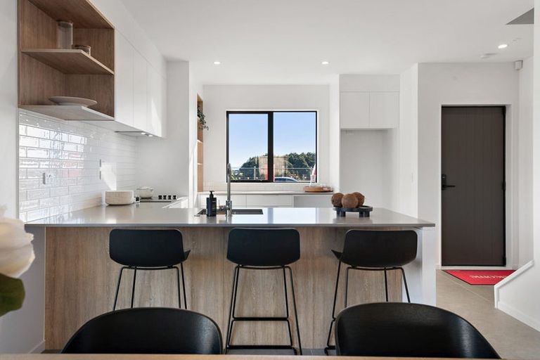 Photo of property in 1 Nga Pona Toru Road, Flat Bush, Auckland, 2019