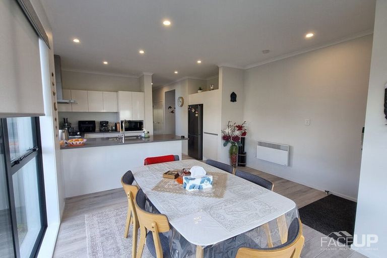Photo of property in 2 Wai Place, Westgate, Auckland, 0614