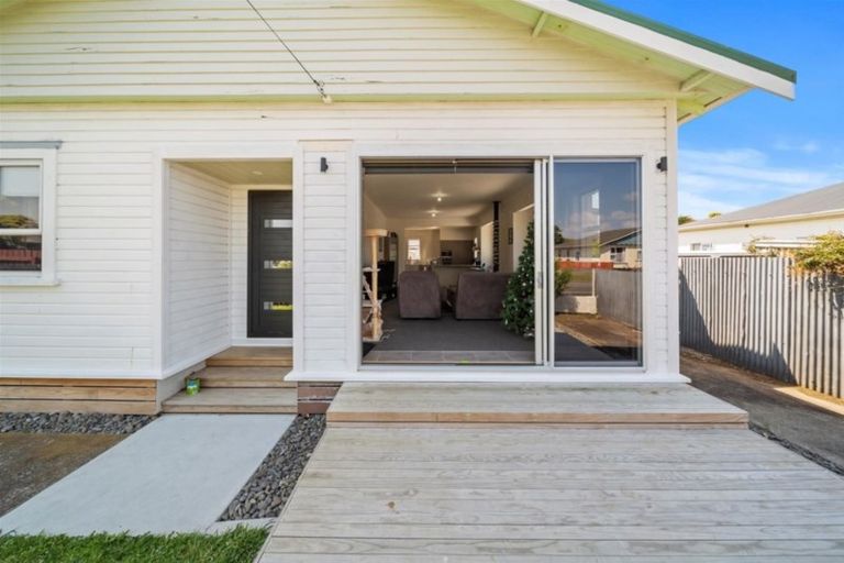 Photo of property in 8 Argyle Street, Hawera, 4610