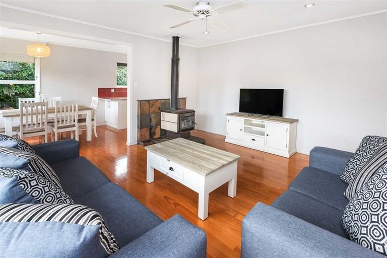 Photo of property in 5 Rainbow Place, Wattle Downs, Auckland, 2103