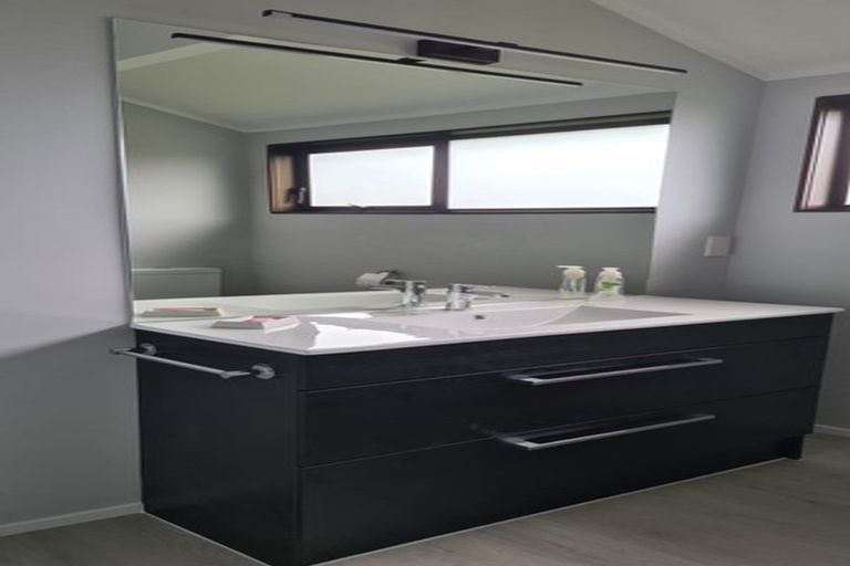 Photo of property in 2/25 Sartors Avenue, Northcross, Auckland, 0630