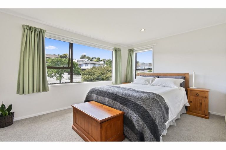 Photo of property in 27 Aronia Way, Goodwood Heights, Auckland, 2105