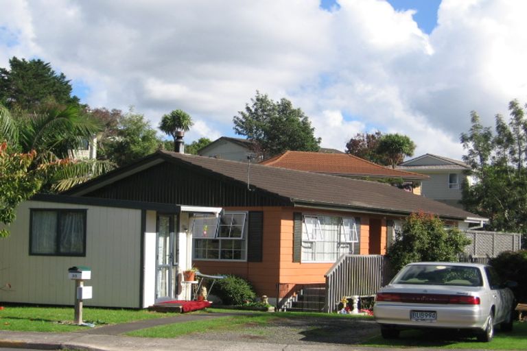 Photo of property in 35 Adam Sunde Place, Glen Eden, Auckland, 0602