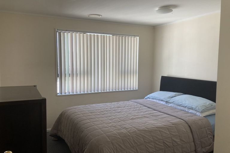 Photo of property in 18 Melrose Road, Island Bay, Wellington, 6023