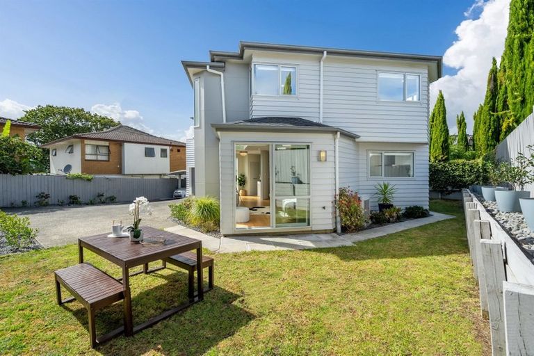 Photo of property in 2/46 Raleigh Road, Northcote, Auckland, 0627