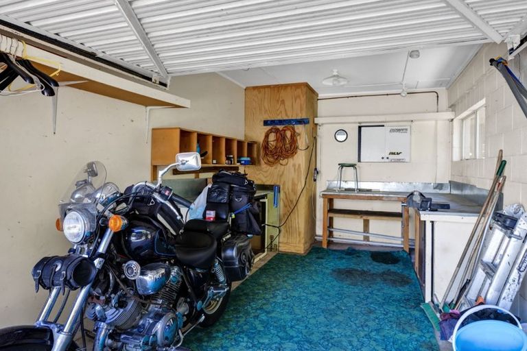 Photo of property in 14 Spencer Place, Merrilands, New Plymouth, 4312