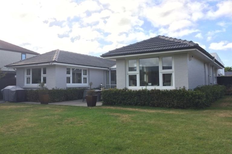 Photo of property in 48 Aikmans Road, Merivale, Christchurch, 8014
