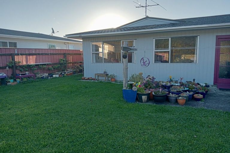 Photo of property in 22 Buckley Grove, Paraparaumu, 5032