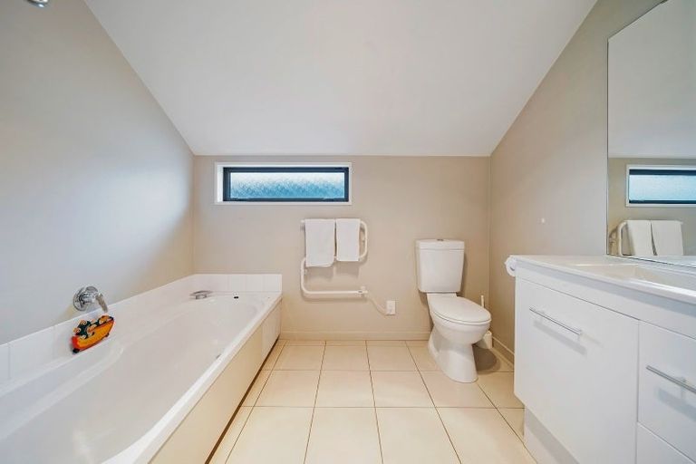 Photo of property in 39 Lyndon Street, Riccarton, Christchurch, 8041