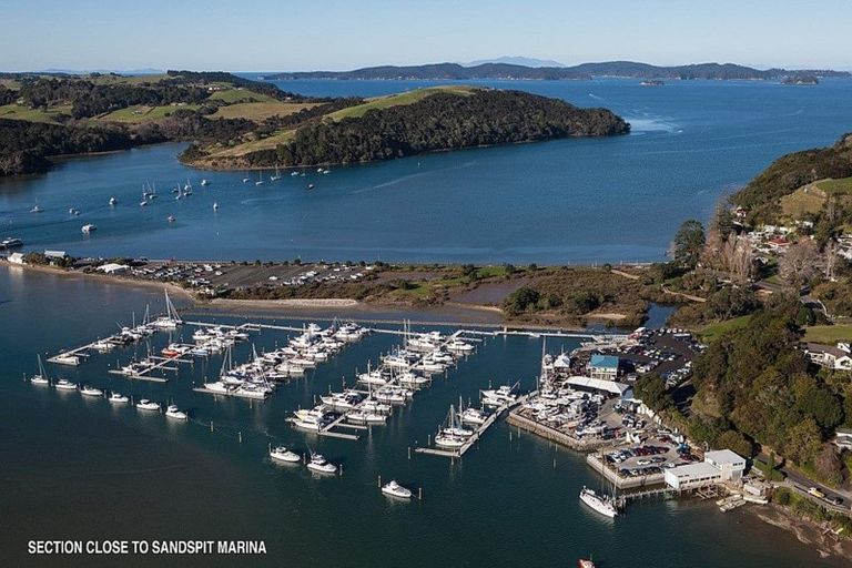 Photo of property in 40 Brick Bay Drive, Sandspit, Warkworth, 0982