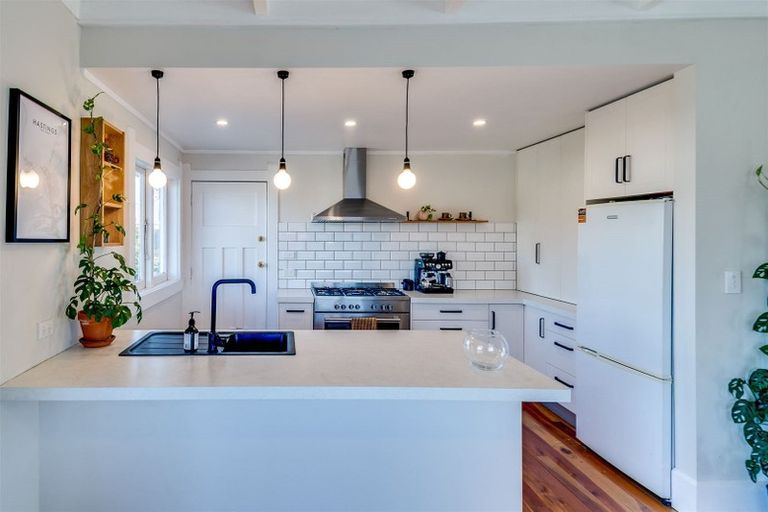 Photo of property in 1213 Caroline Road, Mayfair, Hastings, 4122