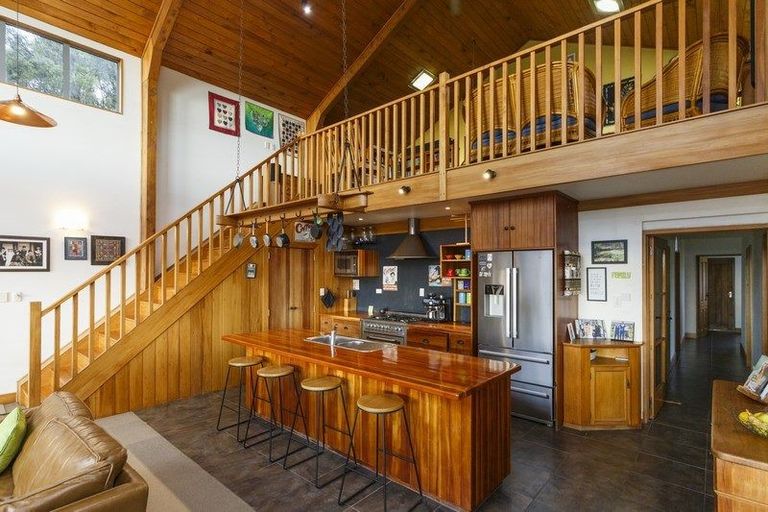 Photo of property in 60 Waicola Drive, Fitzherbert, Palmerston North, 4471