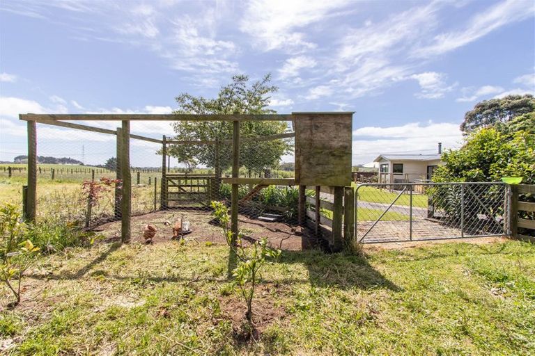 Photo of property in 622 Mountain Road, Lepperton, New Plymouth, 4373