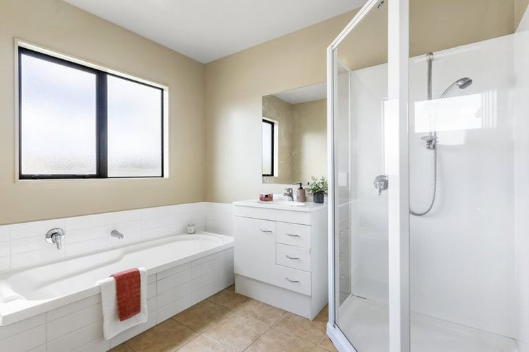 Photo of property in 16 Greenstone Place, Aotea, Porirua, 5024