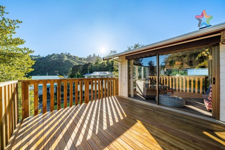 Photo of property in 38 James Grove, Stokes Valley, Lower Hutt, 5019
