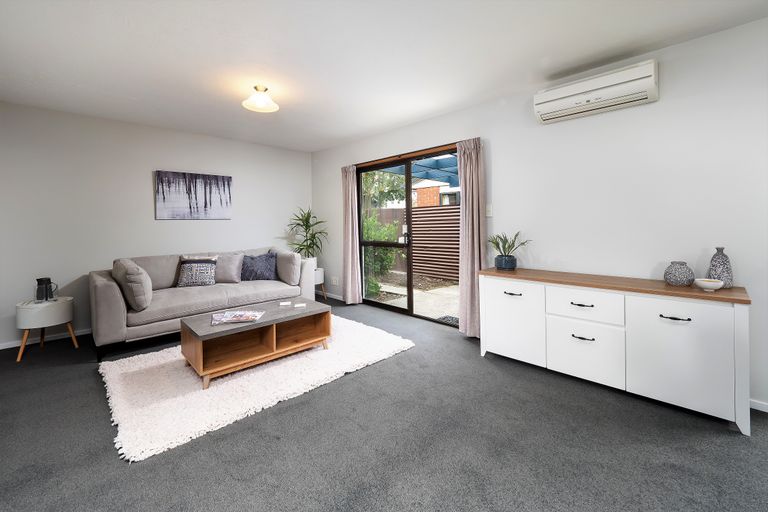 Photo of property in 21 Deyell Crescent, Sydenham, Christchurch, 8023