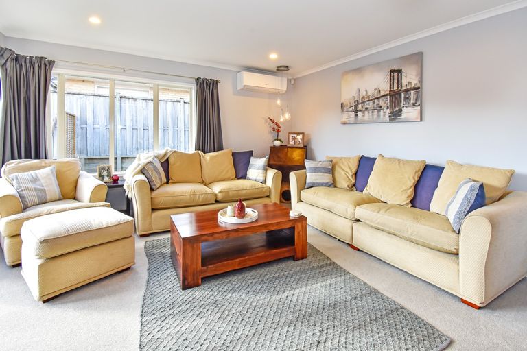 Photo of property in 69 Riverton Drive, Randwick Park, Auckland, 2105