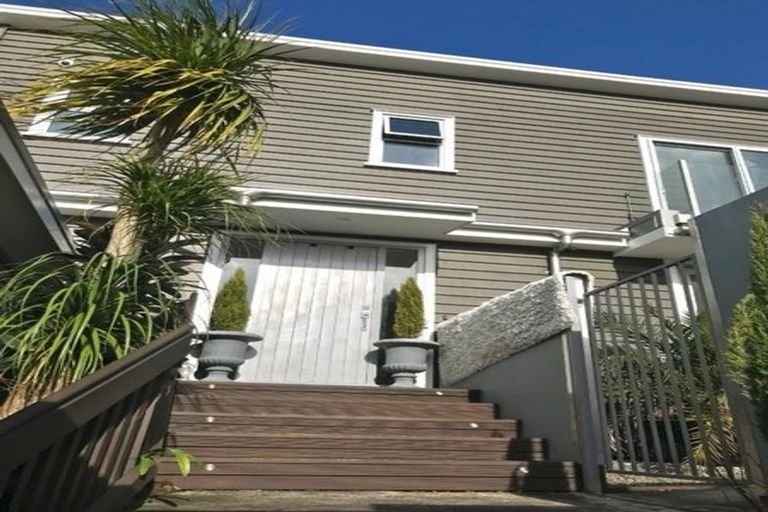 Photo of property in 1/43 Shanaway Rise, Hillcrest, Auckland, 0627