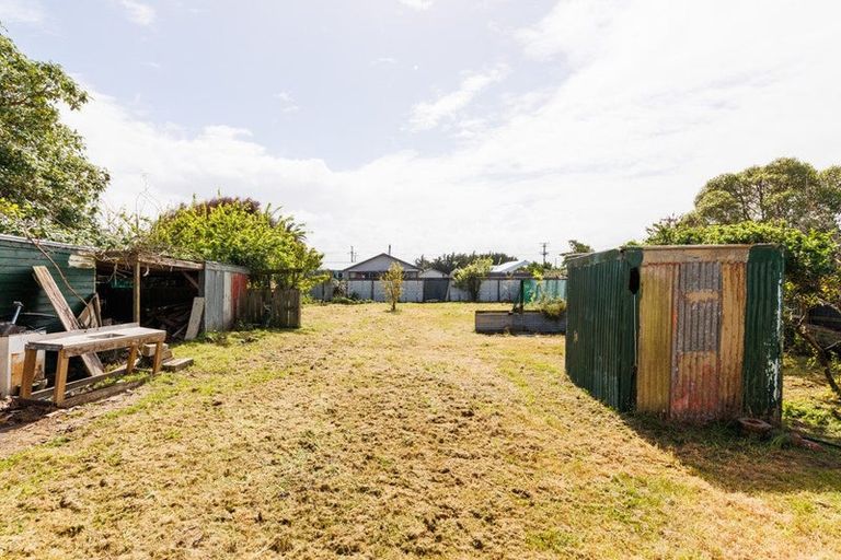 Photo of property in 19 Beach Street, Tangimoana, 4822