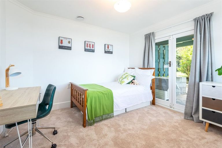 Photo of property in 108 Moncks Spur Road, Redcliffs, Christchurch, 8081