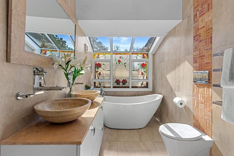 Photo of property in 4 Saddleback Rise, Murrays Bay, Auckland, 0630