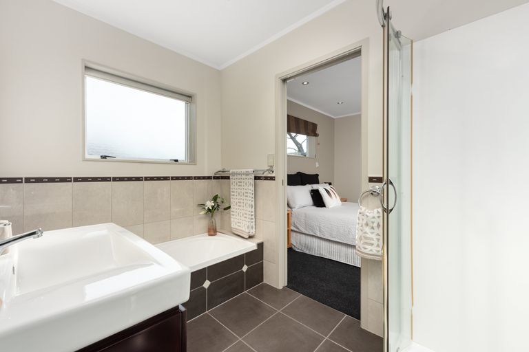 Photo of property in 18 Ocean Crest, Papamoa Beach, Papamoa, 3118